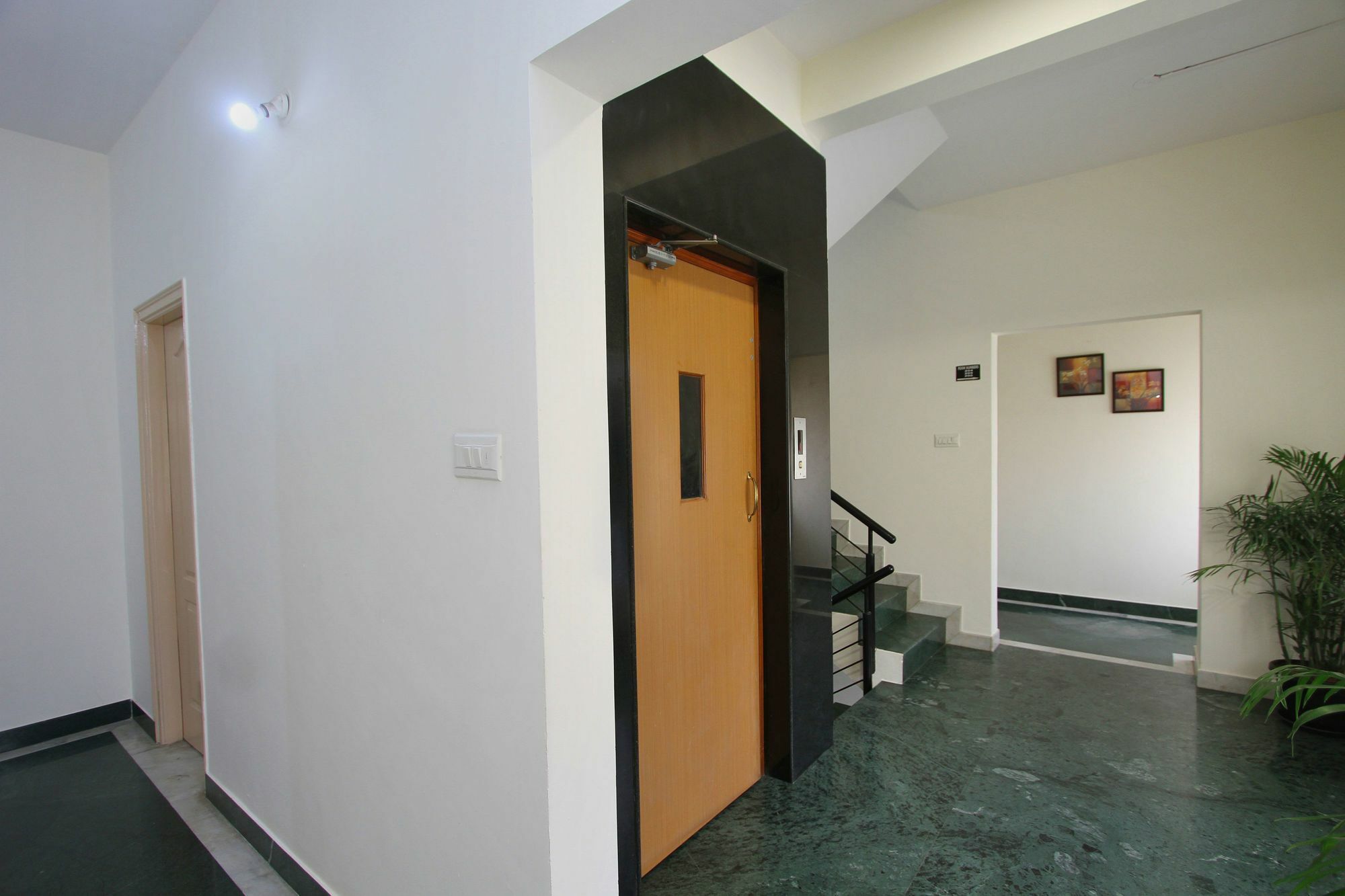 Capital O 5379 The Roy Grand Inns Μπανγκαλόρ Εξωτερικό φωτογραφία