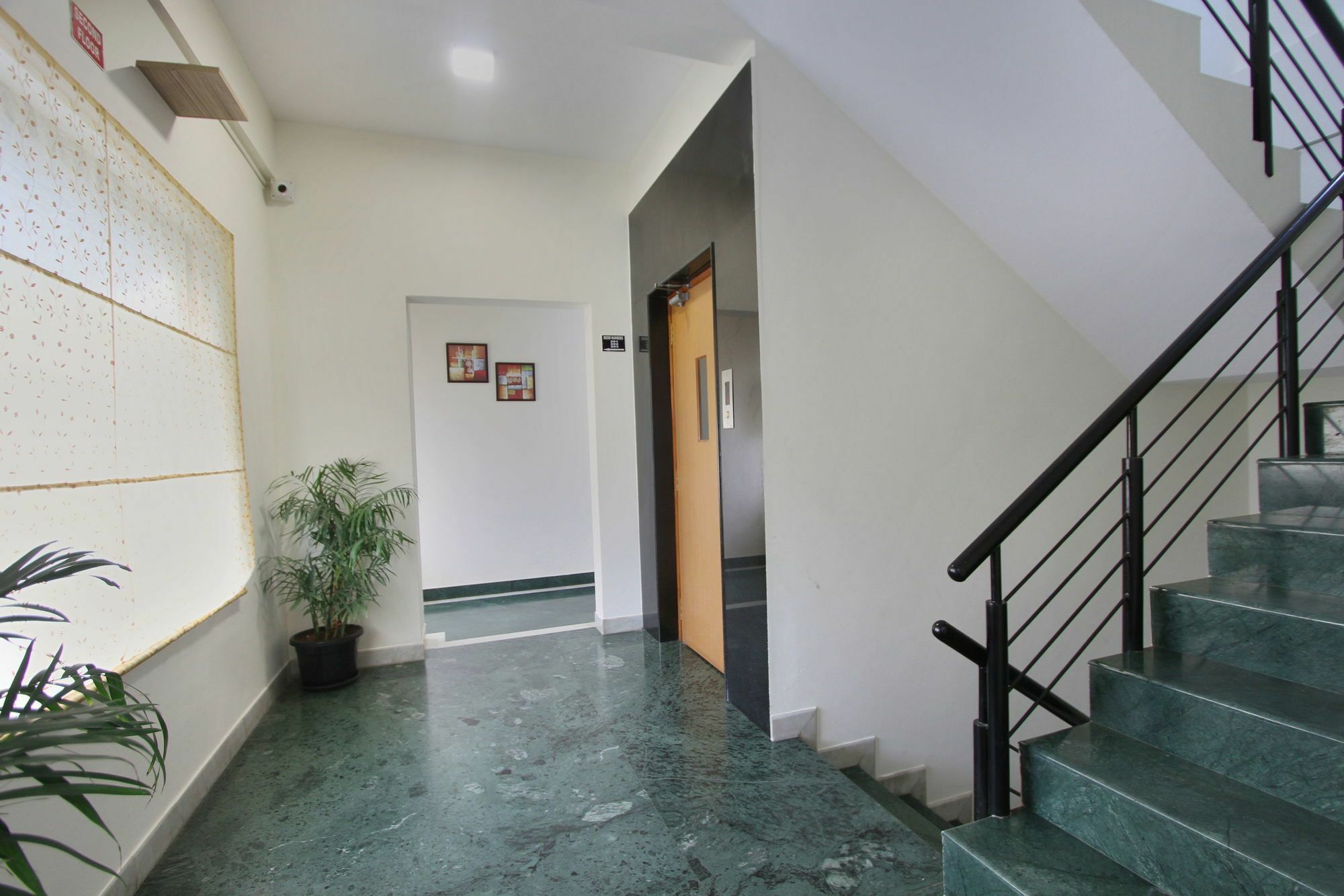 Capital O 5379 The Roy Grand Inns Μπανγκαλόρ Εξωτερικό φωτογραφία